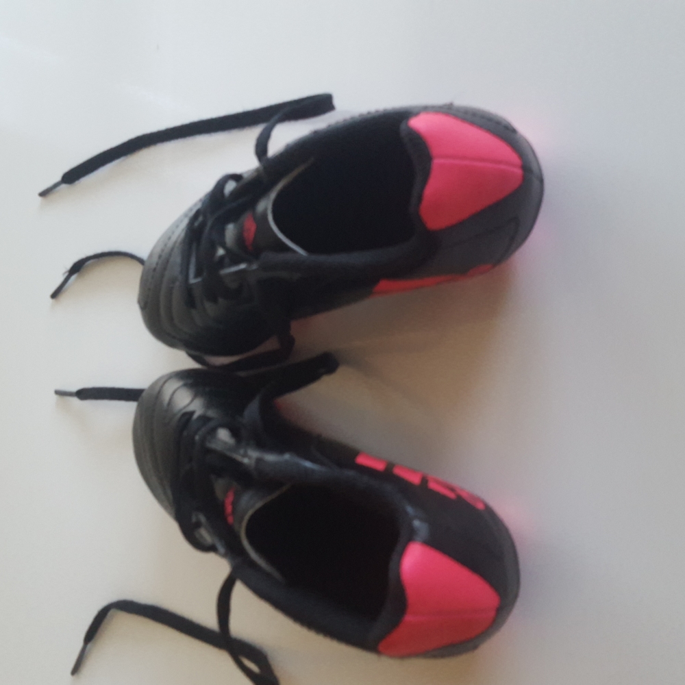 Adidas Kids size 11 Pink & Black Soccer Cleats. Used in very good condition! - Picture 7 of 9